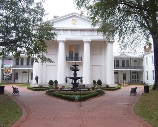 TOURING THE OLD STATE HOUSE MUSEUM